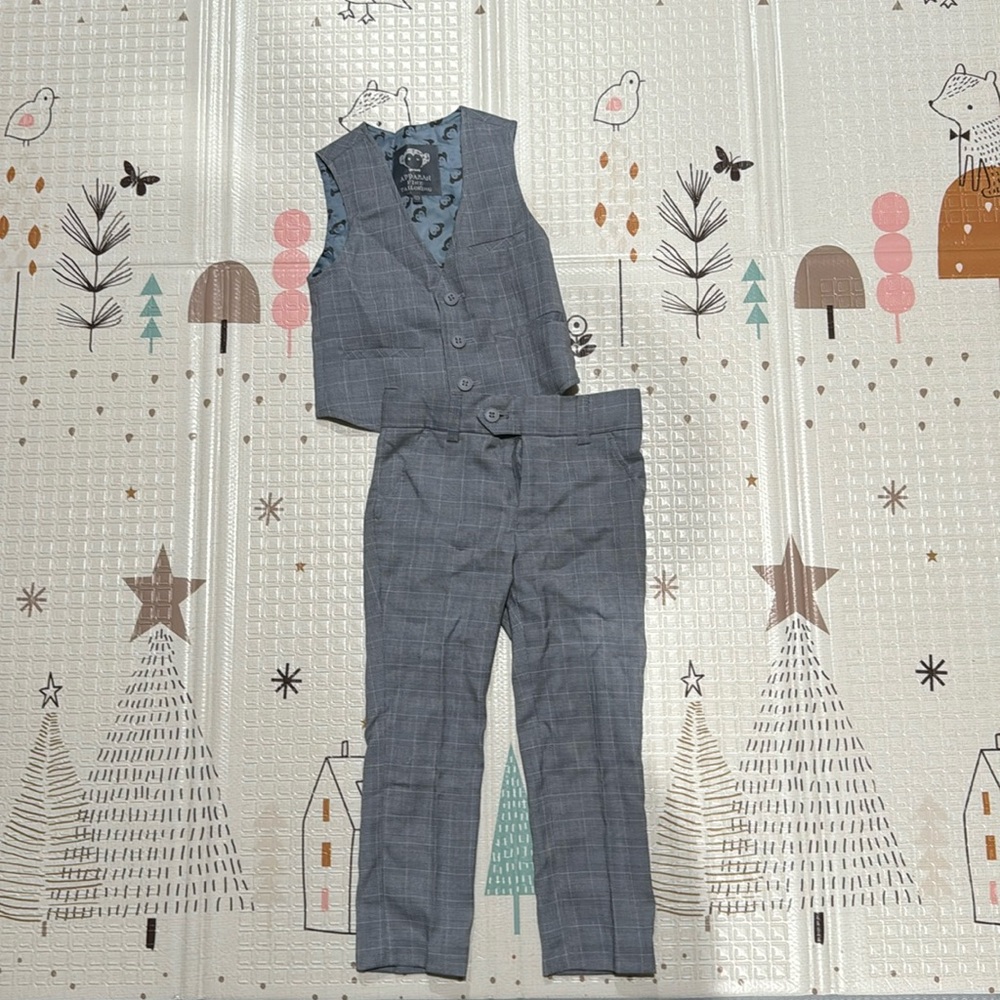 BOYS 3T Suit. Washed But Never Worn. Open to offers